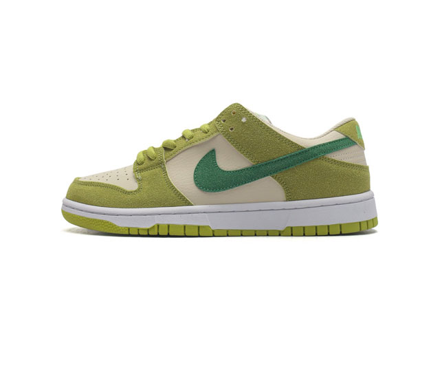 耐克 Nike Dunk Low Retro 运动鞋复古板鞋 作为 80 年代经典篮球鞋款 起初专为硬木球场打造 后来成为席卷街头的时尚标杆 现以经典细节和复古