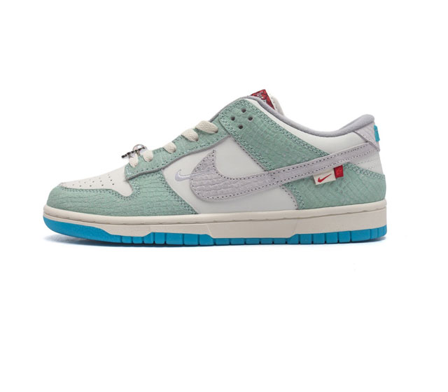 真标 耐克nike Dunk Low 板鞋 Sb系列经典百搭休闲运动板鞋加厚鞋舌的填充 使舒适性大大提升 同时也更方便穿脱中底部分则加入了脚感柔软舒适zooma