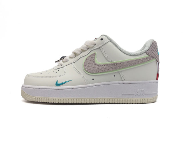 耐克 Nike Air Force 1 07 空军一号 Af 1 低帮厚底增高百搭休闲运动板鞋 柔软 弹性十足的缓震性能和出色的中底设计 横跨复古与现代的外型结