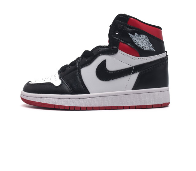 耐克 男女鞋 Nike Air Jordan 1 Retro High Og 乔丹一代aj1 乔1 Aj1 篮球鞋复刻运动鞋 皮面高帮板鞋的设计灵感源自运动夹克