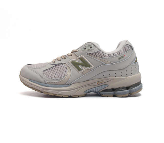 公司级 新百伦 New Balance 2R 跑鞋 男女运动鞋厚底老爹鞋 沿袭了面世之初的经典科技 以 Encap 中底配以升级版 N-Ergy 缓震物料 鞋面