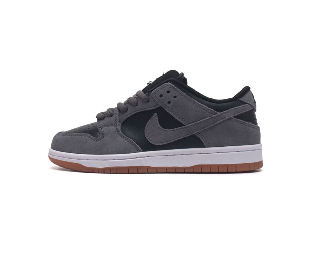 真标 耐克 Nike Sb Dunk Low Pro 男 女滑板鞋 经典复古运动鞋 采用低帮设计 塑就经典 Dunk 风格 鞋垫后跟搭载 Zoom Air 气垫