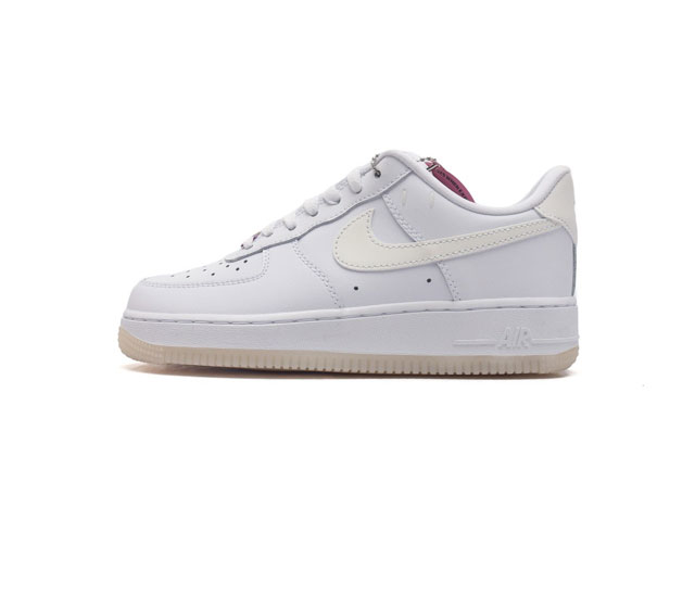 耐克男女鞋 Nike Air Force 1 '07 Lv8 空军一号运动鞋 Af1 时尚休闲篮球板鞋 设计灵感源自摔跤运动 助你发挥天赋 震撼全场 华丽设计搭