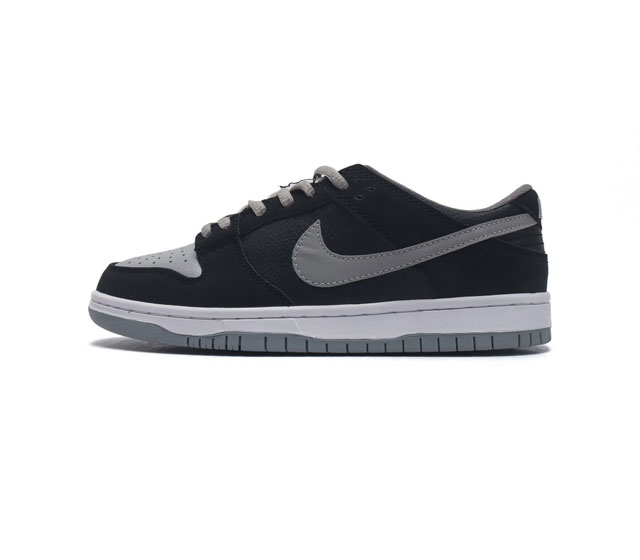 耐克 Nike Sb Dunk Low Pro 男 女滑板鞋 经典复古运动鞋 采用低帮设计 塑就经典 Dunk 风格 鞋垫后跟搭载 Zoom Air 气垫 加衬