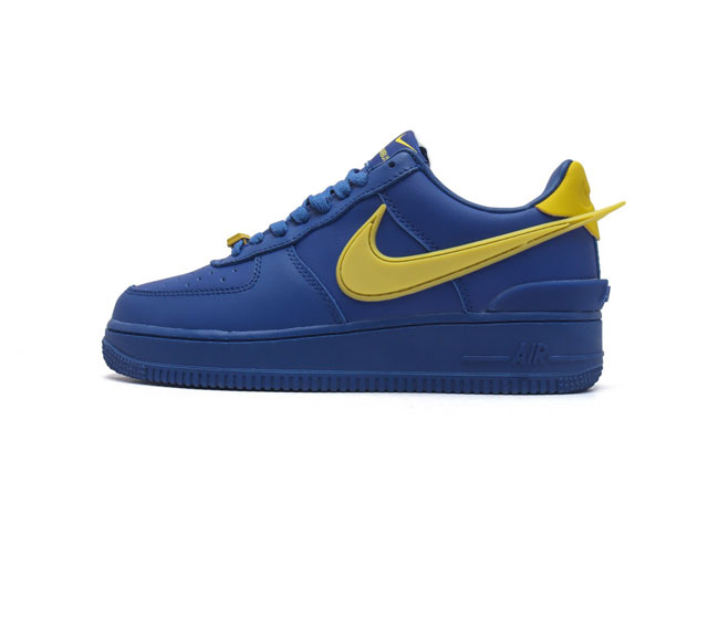 耐克 空军一号 Af1 低帮休闲板鞋 Ambush X Nk Air Force 7 Low Sp 空军一号联名标志性的swoosh延伸至鞋跟之外 鞋舌和鞋垫上