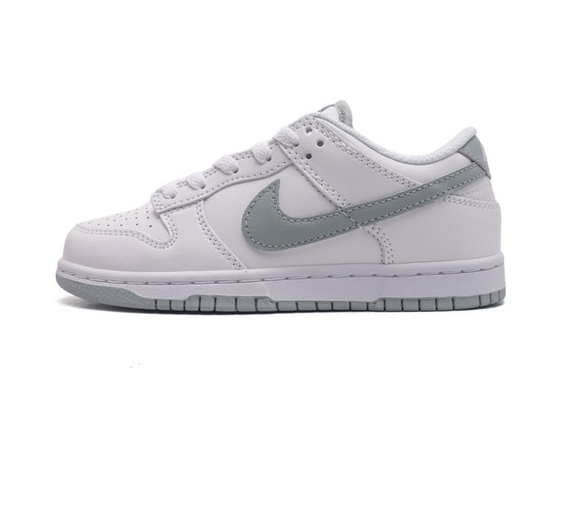 童鞋 耐克nike Dunk Low 板鞋 Sb系列经典百搭休闲运动板鞋加厚鞋舌的填充 使舒适性大大提升 同时也更方便穿脱中底部分则加入了脚感柔软舒适zooma