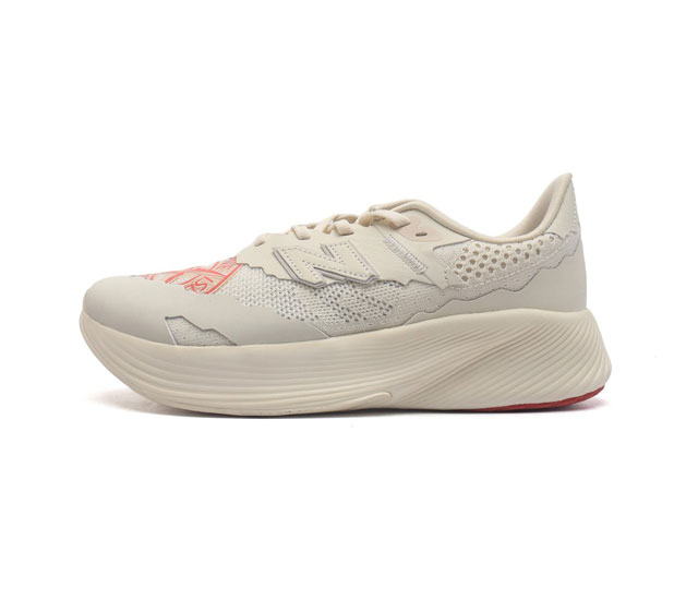 新百伦 New Balance Nb 女鞋rc Elite系列wrcelpb2马拉松专业竞速碳板跑步鞋 搭载全新升级的全脚掌 Fuelcell科技中底 其优秀的