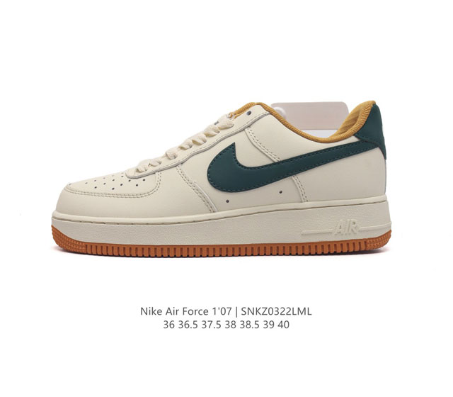 耐克 Nike Air Force 1 '07空军一号经典篮球鞋休闲运动鞋穿上 Air Force 1 '07 运动鞋革新经典篮球鞋 助你踢踩跳跺 滑步旋转 自