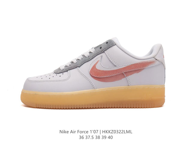 耐克 Nike Air Force 1 '07空军一号经典篮球鞋休闲运动鞋穿上 Air Force 1 '07 运动鞋革新经典篮球鞋 助你踢踩跳跺 滑步旋转 自