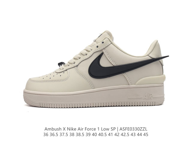 耐克 空军一号 Af1 低帮休闲板鞋 Ambush X Nk Air Force 7 Low Sp 空军一号联名标志性的swoosh延伸至鞋跟之外 鞋舌和鞋垫上