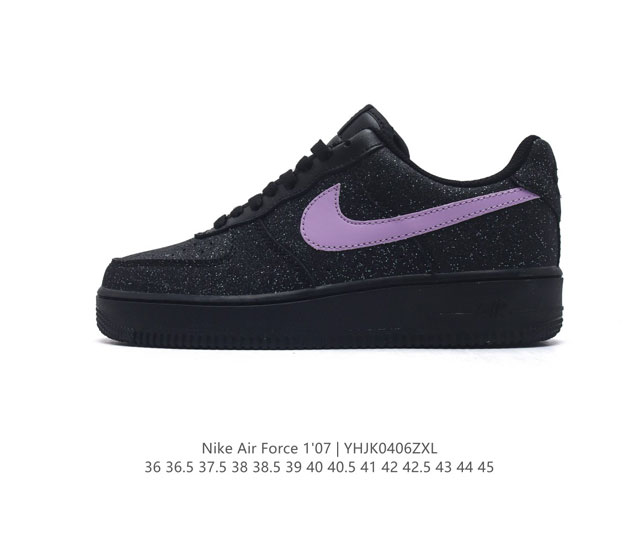 耐克 Nike Air Force 1 '07 Low 空军一号含气垫 低帮百搭厚底增高休闲运动板鞋。柔软、弹性十足的缓震性能和出色的中底设计，横跨复古与现代的