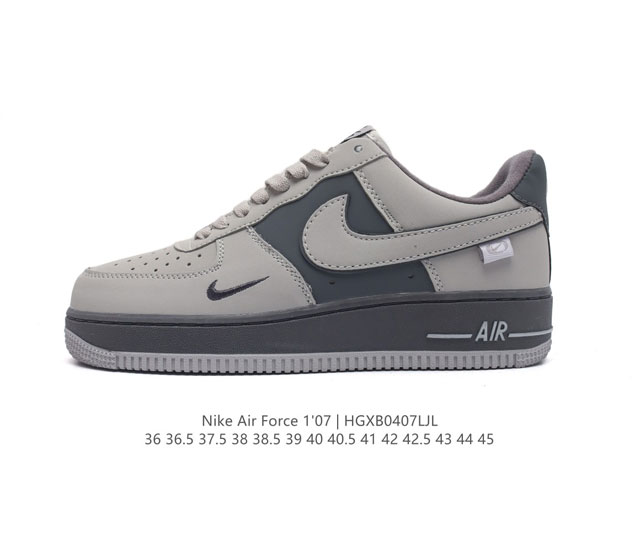 耐克 Nike Air Force 1 '07 Low 空军一号含气垫 低帮百搭厚底增高休闲运动板鞋。柔软、弹性十足的缓震性能和出色的中底设计，横跨复古与现代的