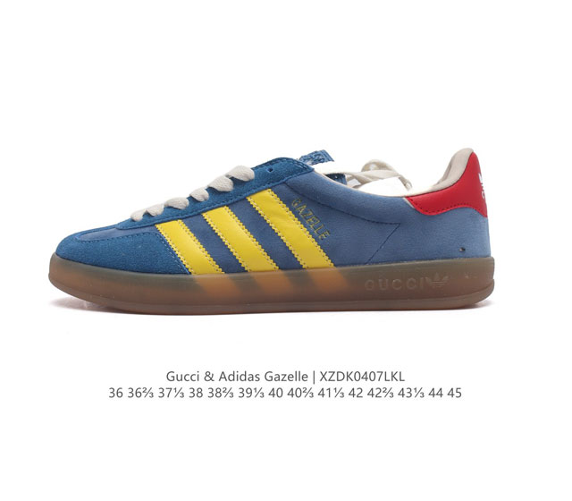 真标 阿迪达斯 Adidas Originals Gazelle Indoor 复古三叶草防滑透明橡胶板鞋经典运动鞋。这款经典鞋,忠于原版设计,缀撞色三条纹和鞋