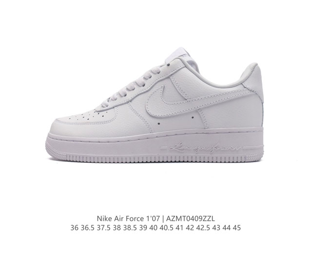 耐克 Nike Air Force 1 '07 Low 空军一号含气垫 低帮百搭厚底增高休闲运动板鞋。柔软、弹性十足的缓震性能和出色的中底设计，横跨复古与现代的