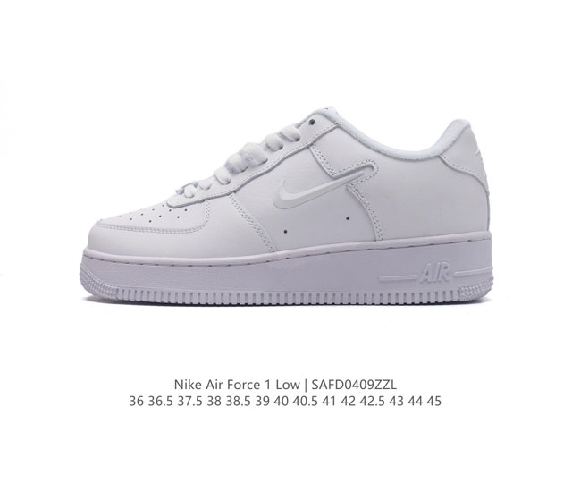 耐克 Nike Air Force 1 '07 Low 空军一号含气垫 低帮百搭厚底增高休闲运动板鞋。柔软、弹性十足的缓震性能和出色的中底设计，横跨复古与现代的