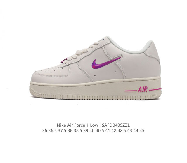 耐克 Nike Air Force 1 '07 Low 空军一号含气垫 低帮百搭厚底增高休闲运动板鞋。柔软、弹性十足的缓震性能和出色的中底设计，横跨复古与现代的