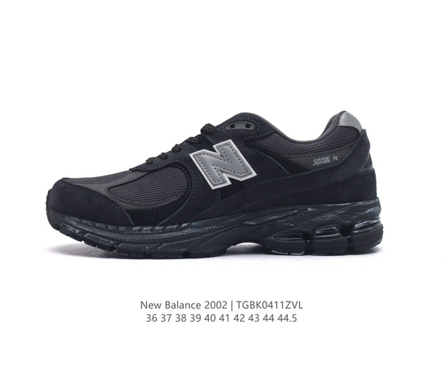 新百伦 New Balance 2002R 跑鞋 男女运动鞋厚底老爹鞋。沿袭了面世之初的经典科技，以 Enca 中底配以升级版 N-Ergy 缓震物料。鞋面则采