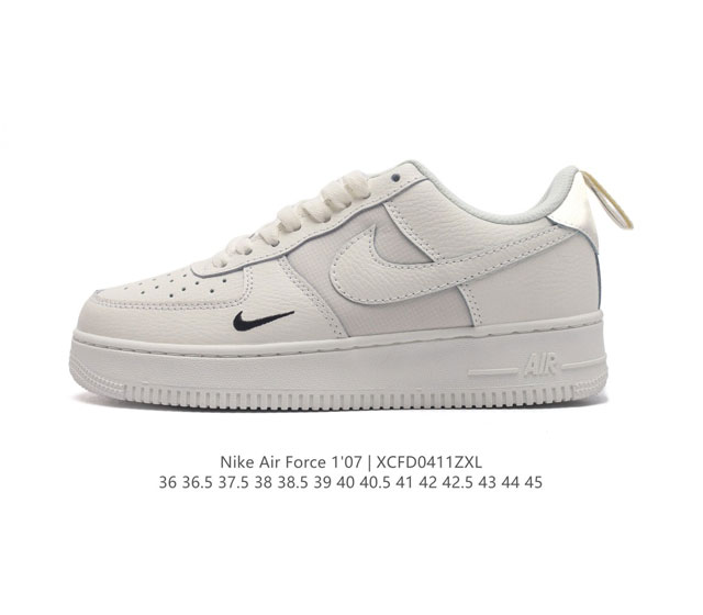 耐克 Nike Air Force 1 '07 Low 空军一号含气垫 低帮百搭厚底增高休闲运动板鞋。柔软、弹性十足的缓震性能和出色的中底设计，横跨复古与现代的