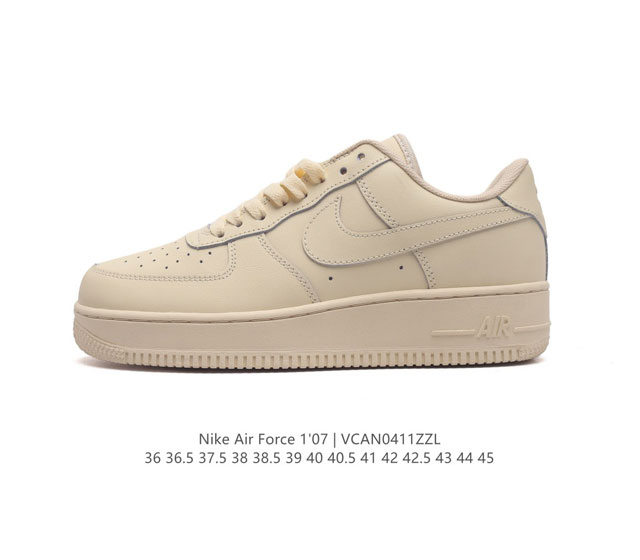 耐克 Nike Air Force 1 '07 Low 空军一号含气垫 低帮百搭厚底增高休闲运动板鞋。柔软、弹性十足的缓震性能和出色的中底设计，横跨复古与现代的