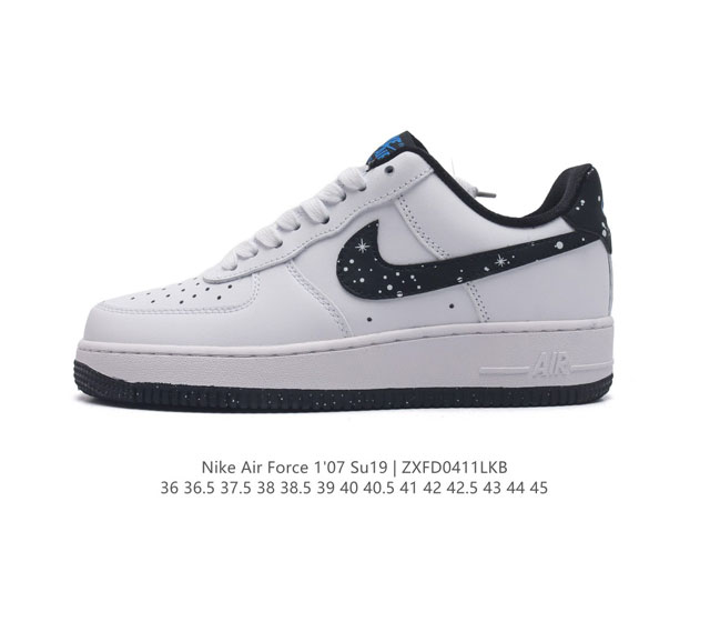 耐克 Nike Air Force 1 '07 Low 空军一号含气垫 低帮百搭厚底增高休闲运动板鞋。柔软、弹性十足的缓震性能和出色的中底设计，横跨复古与现代的