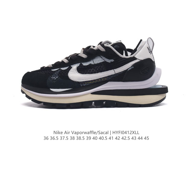 耐克 Sacai X Nike Vaporwaffle 华夫三代3.0 走秀重磅联名款运动鞋 。鞋款由pegasus与vaporfly两款鞋型的设计元素共同构建