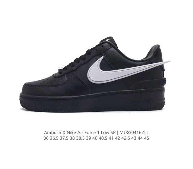 真标 耐克 空军一号 Af1 低帮休闲板鞋 Ambush X Nk Air Force 1'07 Low S 空军一号联名标志性的swoosh延伸至鞋跟之外，鞋