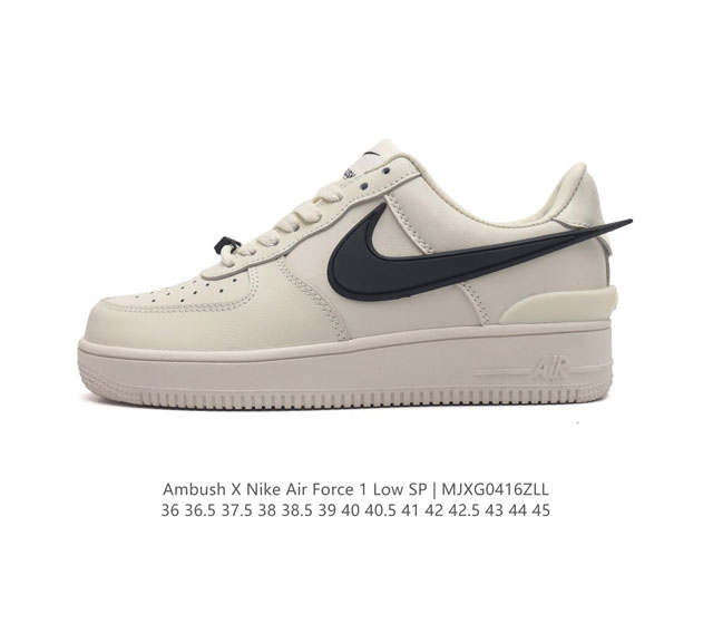 真标 耐克 空军一号 Af1 低帮休闲板鞋 Ambush X Nk Air Force 1'07 Low S 空军一号联名标志性的swoosh延伸至鞋跟之外，鞋