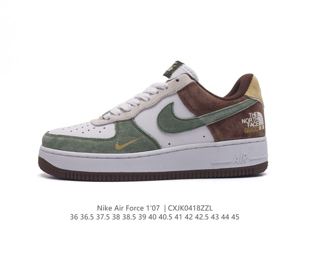 耐克 Nike Air Force 1 '07 Low 空军一号含气垫 低帮百搭厚底增高休闲运动板鞋。柔软、弹性十足的缓震性能和出色的中底设计，横跨复古与现代的