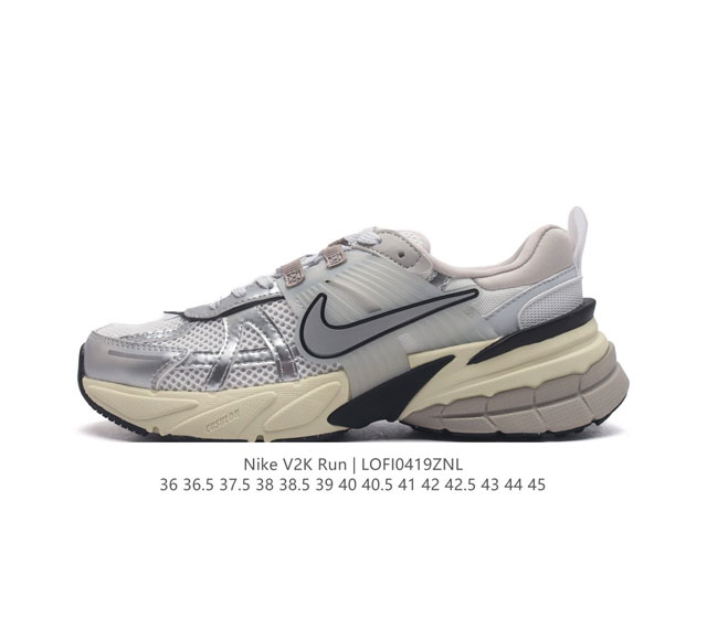 Nike 耐克 V2K Run 减震防滑 复古低帮跑步鞋 超火复古跑鞋，采用太空革组合呼吸网眼布鞋面材质，搭载正确4层组合底模，嵌入tpu加固稳定模块,双层md