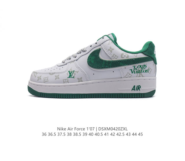 耐克 Nike Air Force 1 '07 Low 空军一号含气垫 低帮百搭厚底增高休闲运动板鞋。柔软、弹性十足的缓震性能和出色的中底设计，横跨复古与现代的