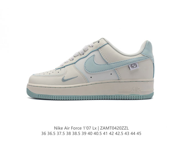 耐克 Nike Air Force 1 '07 Low 空军一号含气垫 低帮百搭厚底增高休闲运动板鞋。柔软、弹性十足的缓震性能和出色的中底设计，横跨复古与现代的