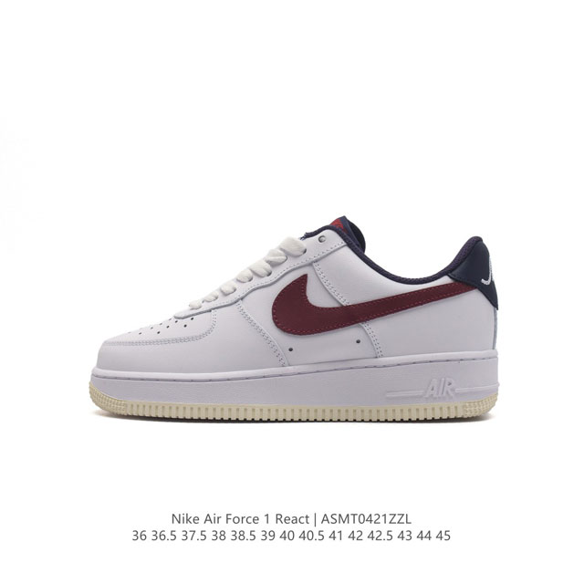 耐克 Nike Air Force 1 '07 Low 空军一号含气垫 低帮百搭厚底增高休闲运动板鞋。柔软、弹性十足的缓震性能和出色的中底设计，横跨复古与现代的