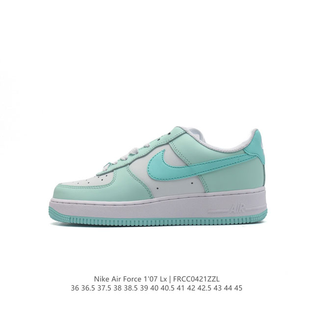 耐克 Nike Air Force 1 '07 Low 空军一号含气垫 低帮百搭厚底增高休闲运动板鞋。柔软、弹性十足的缓震性能和出色的中底设计，横跨复古与现代的