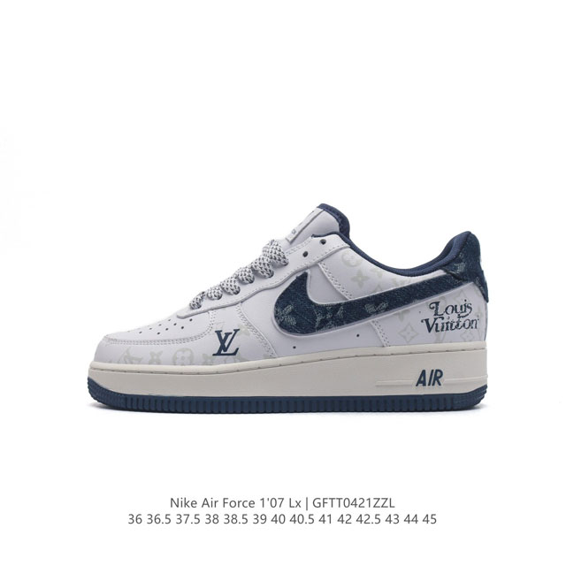 耐克 Nike Air Force 1 '07 Low 空军一号含气垫 低帮百搭厚底增高休闲运动板鞋。柔软、弹性十足的缓震性能和出色的中底设计，横跨复古与现代的