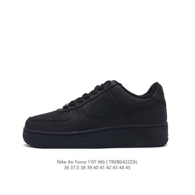 耐克 Nike Air Force 1 '07 Low 空军一号含气垫 低帮百搭厚底增高休闲运动板鞋。柔软、弹性十足的缓震性能和出色的中底设计，横跨复古与现代的