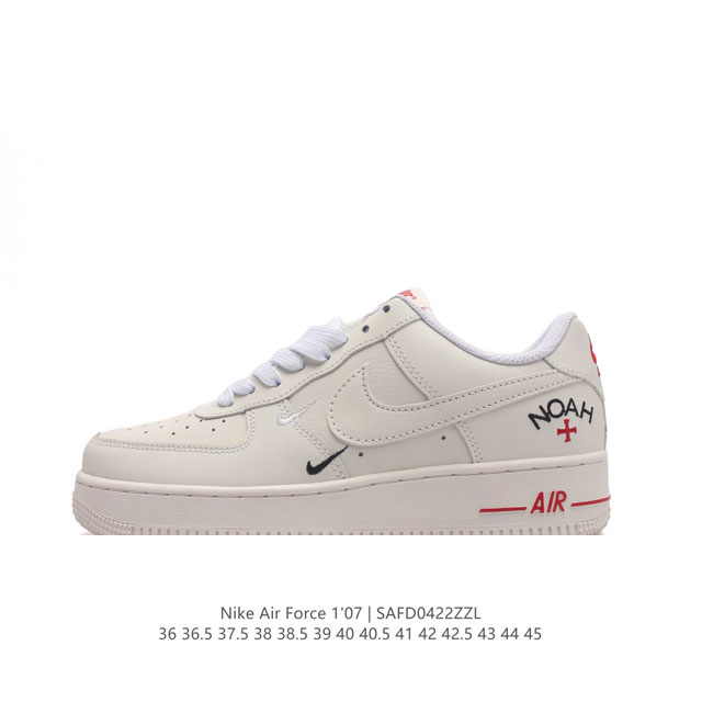 耐克 Nike Air Force 1 '07 Low 空军一号含气垫 低帮百搭厚底增高休闲运动板鞋。柔软、弹性十足的缓震性能和出色的中底设计，横跨复古与现代的