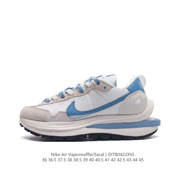 耐克 Sacai X Nike Vaporwaffle 华夫三代3.0 走秀重磅联名款运动鞋 。鞋款由pegasus与vaporfly两款鞋型的设计元素共同构建