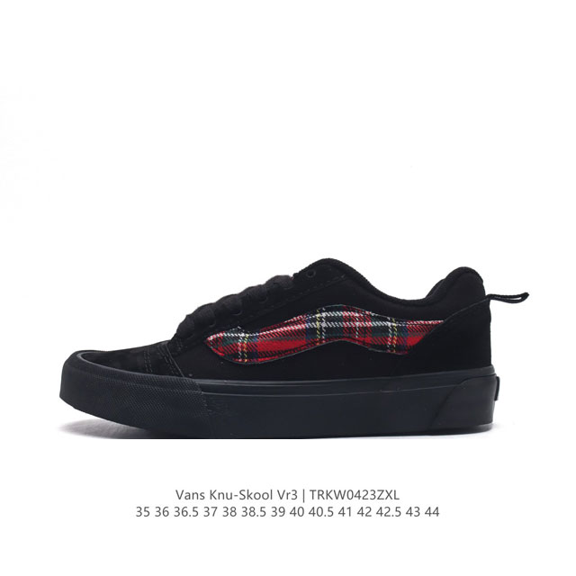 万斯 Vans Knu-Skool Vr3 Lx 面包鞋。坎普尔 茱利安系列低帮复古硫化休闲运动板鞋“肥胖版大logo”要说整个2023年最为热门的鞋型之一，