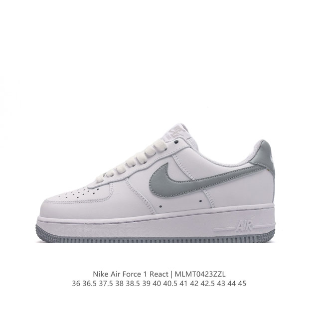 耐克 Nike Air Force 1 React Qs 空军一号 低帮 含气垫百搭休闲厚底增高运动板鞋。柔软、弹性十足的缓震性能和出色的中底设计，横跨复古与现