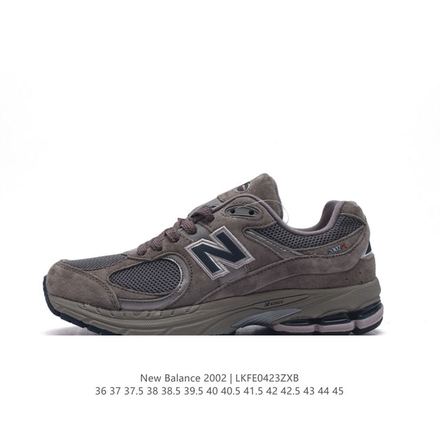 新百伦 New Balance 2002R 跑鞋 男女运动鞋厚底老爹鞋。沿袭了面世之初的经典科技，以 Encap 中底配以升级版 N-Ergy 缓震物料。鞋面则