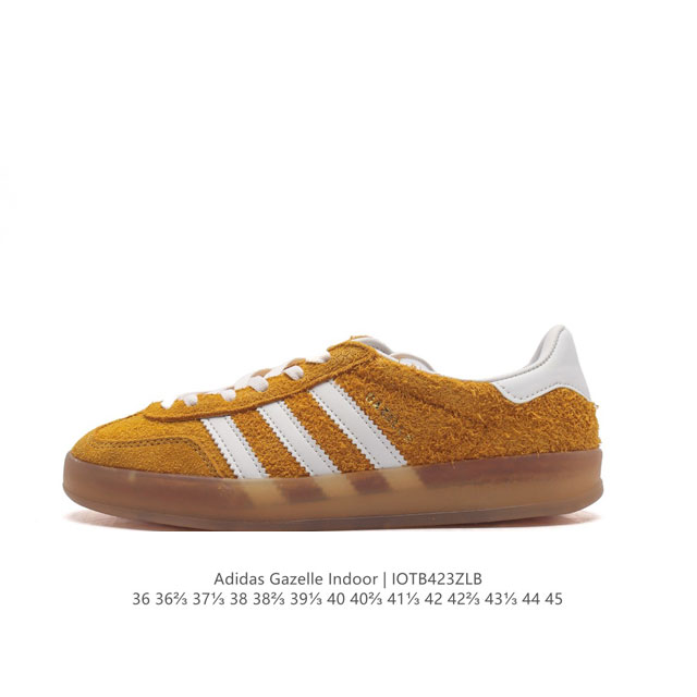 阿迪达斯 Adidas Originals Gazelle Indoor 复古三叶草防滑透明橡胶板鞋经典运动鞋。这款经典鞋,忠于原版设计,缀撞色三条纹和鞋跟饰片