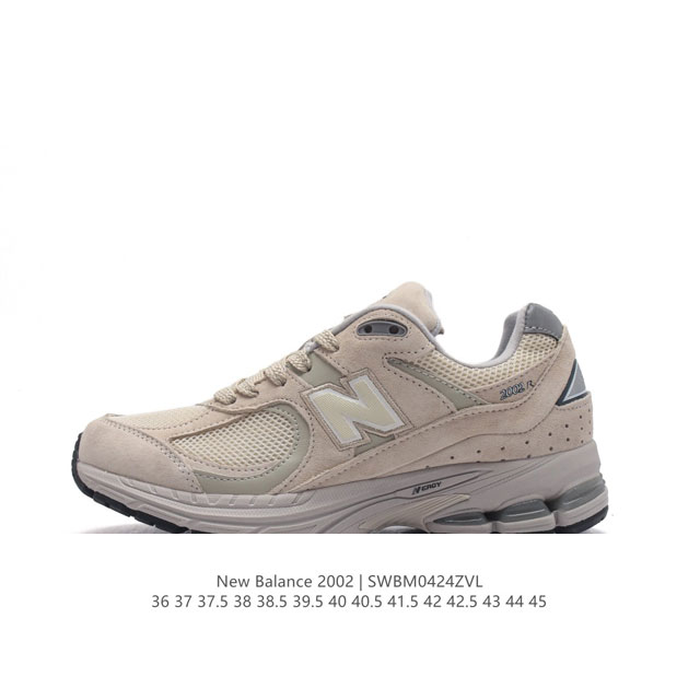 新百伦 New Balance 2002R 跑鞋 男女运动鞋厚底老爹鞋。沿袭了面世之初的经典科技，以 Encap 中底配以升级版 N-Ergy 缓震物料。鞋面则