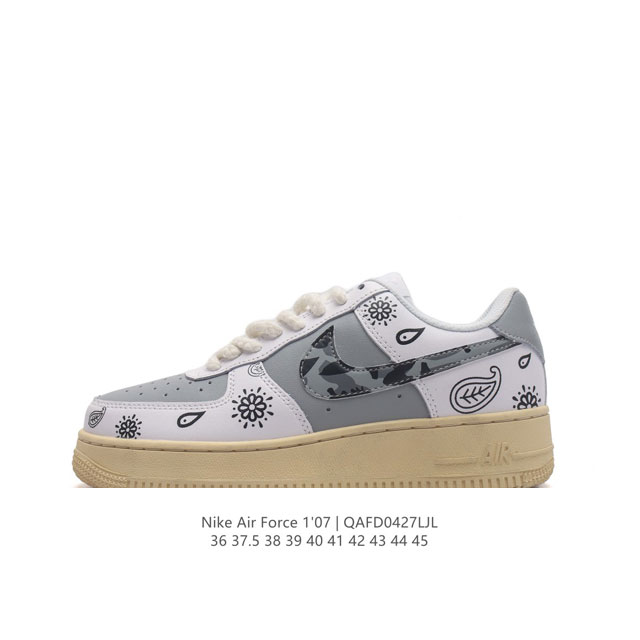 耐克 Nike Air Force 1 '07 Low 空军一号含气垫 低帮百搭厚底增高休闲运动板鞋。柔软、弹性十足的缓震性能和出色的中底设计，横跨复古与现代的