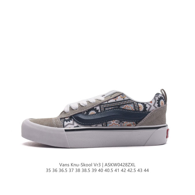 万斯 Vans Knu-Skool Vr3 Lx 面包鞋。坎普尔 茱利安系列低帮复古硫化休闲运动板鞋“肥胖版大logo”要说整个2023年最为热门的鞋型之一，