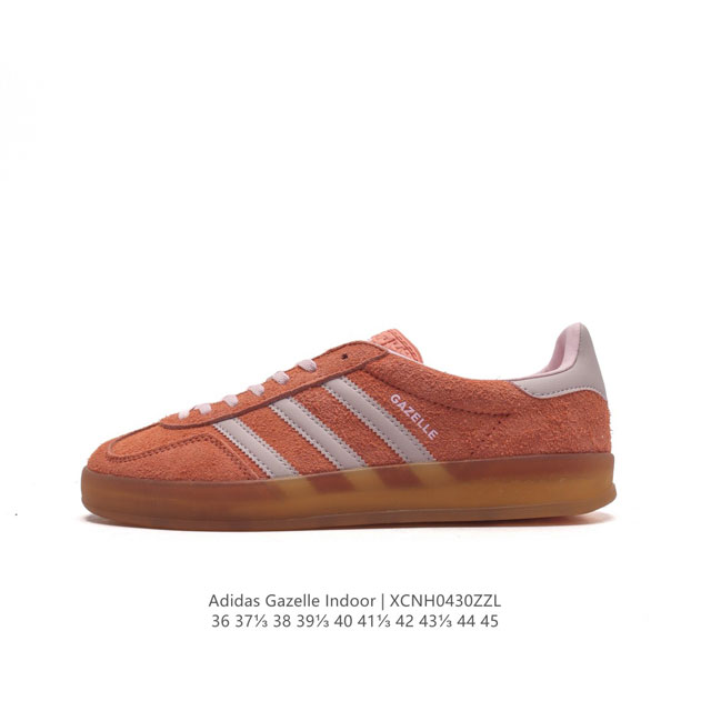 阿迪达斯 Adidas Originals Gazelle Indoor 复古三叶草防滑透明橡胶板鞋经典运动鞋。这款经典鞋,忠于原版设计,缀撞色三条纹和鞋跟饰片