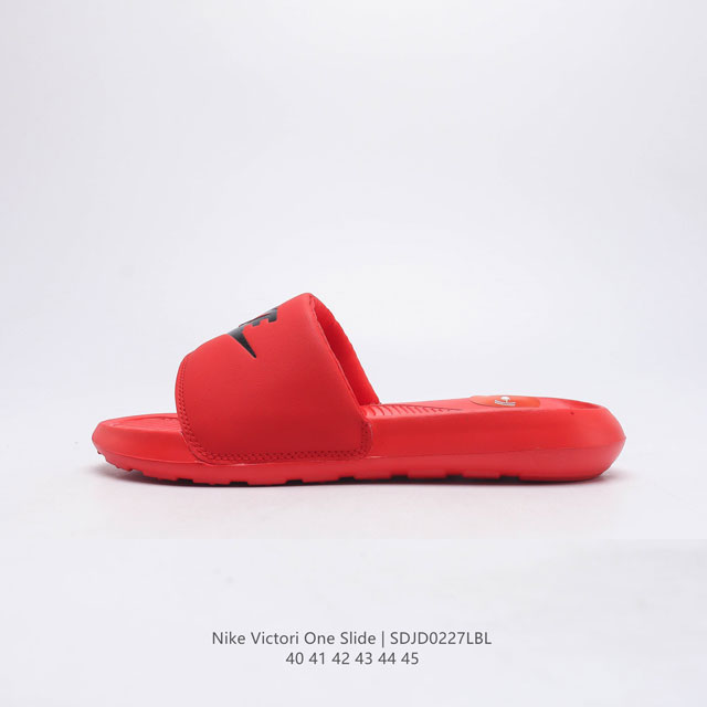 耐克 Nike Victori One Slide 耐克 夏季时尚舒适 高品质 一字拖鞋沙滩鞋拖鞋 采用全新柔软泡棉，响应灵敏，轻盈非凡，打造休闲舒适的穿着体验