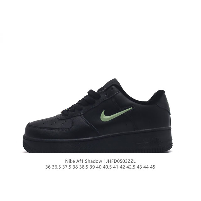 耐克 Nike Air Force 1 '07 Low 空军一号含气垫 低帮百搭厚底增高休闲运动板鞋。柔软、弹性十足的缓震性能和出色的中底设计，横跨复古与现代的