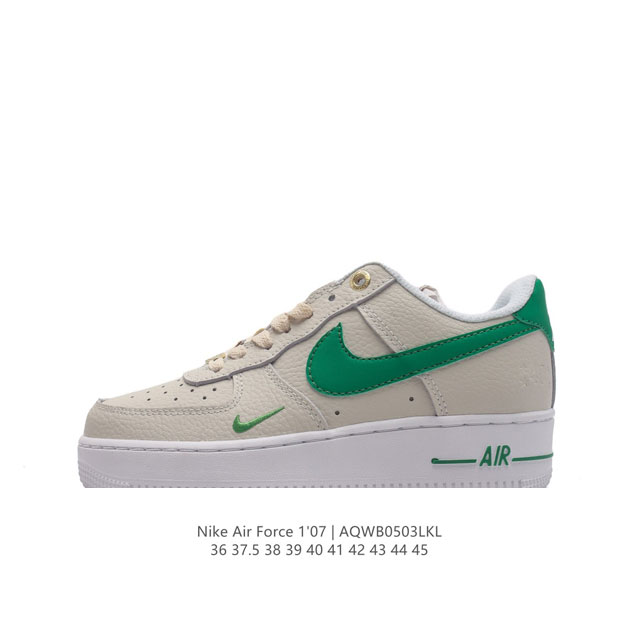 耐克 Nike Air Force 1 '07 Low 空军一号含气垫 低帮百搭厚底增高休闲运动板鞋。柔软、弹性十足的缓震性能和出色的中底设计，横跨复古与现代的