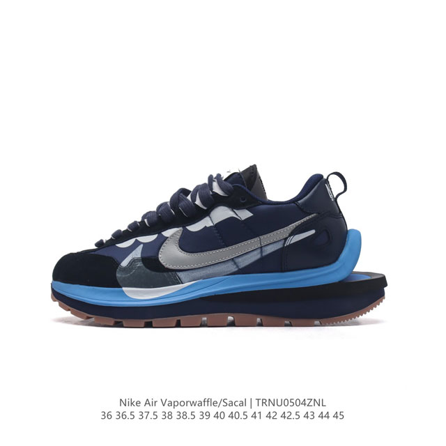 耐克 Sacai X Nike Vaporwaffle 华夫三代3.0 走秀重磅联名款运动鞋 。鞋款由pegasus与vaporfly两款鞋型的设计元素共同构建