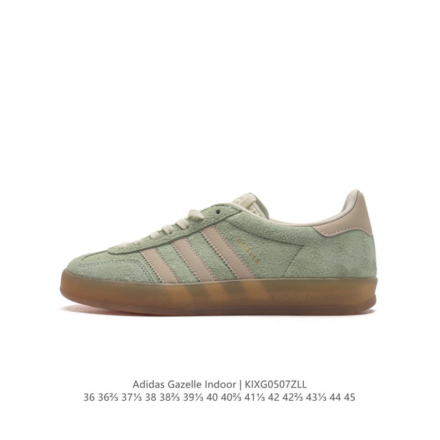 阿迪达斯 Adidas Originals Gazelle Indoor 复古三叶草防滑透明橡胶板鞋经典运动鞋。这款经典鞋,忠于原版设计,缀撞色三条纹和鞋跟饰片